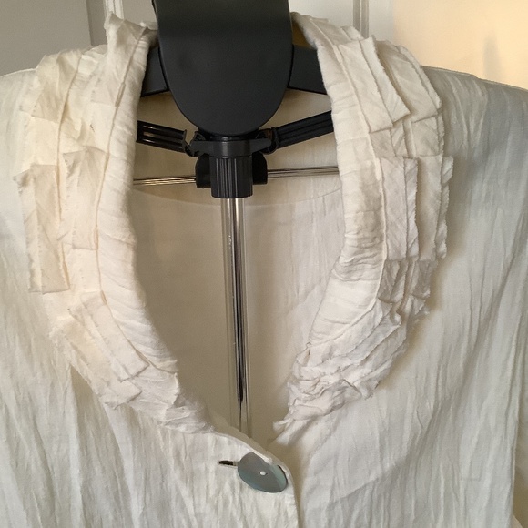 Stunning linen short jacket, European made never worn. One size fits most. - Picture 2 of 6